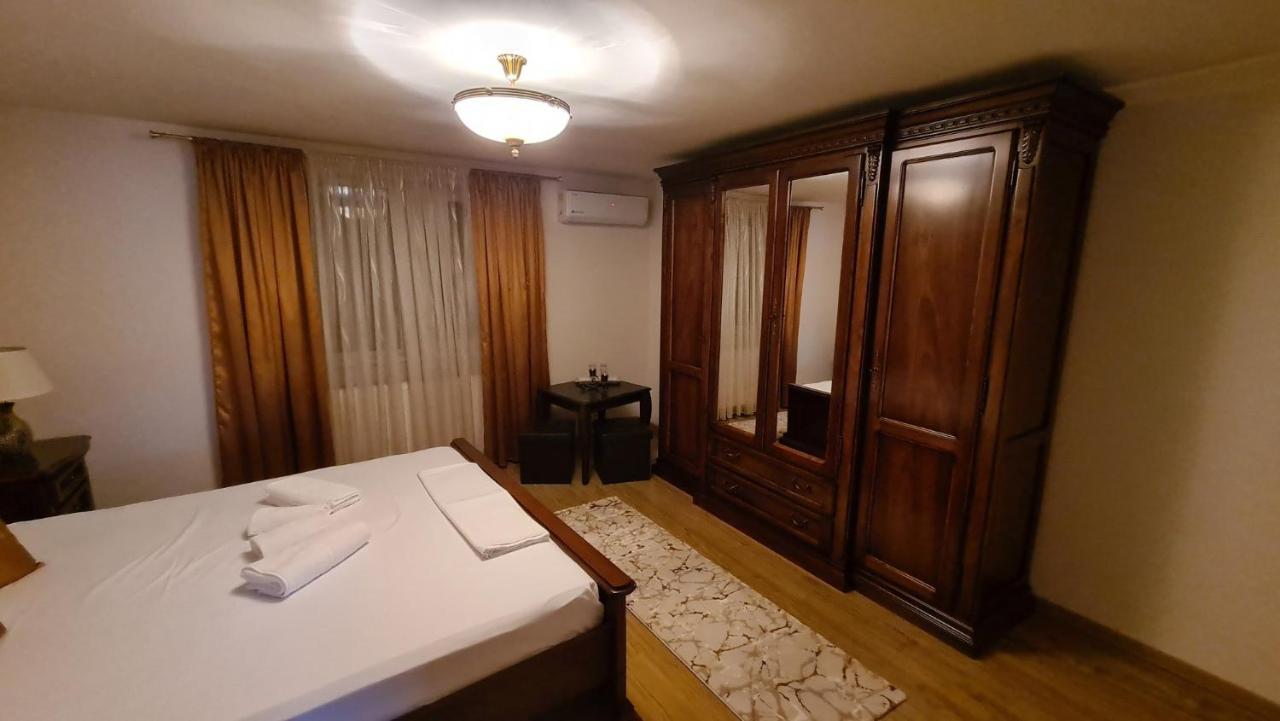 Hotel Casa Luca Moldova Noua Exterior foto